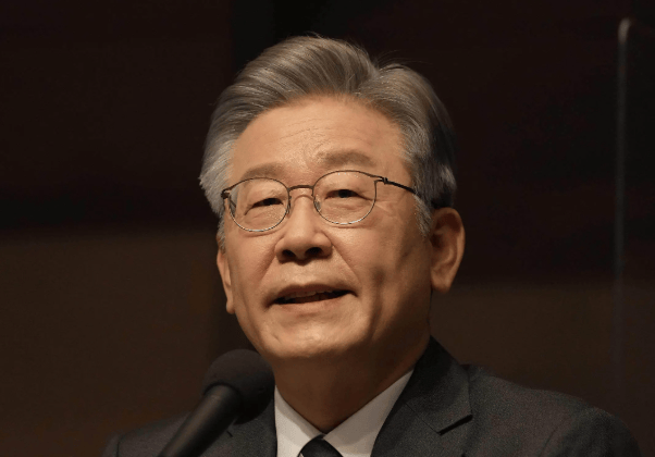 要么出手对付中国，要么放弃领土，李在明登机返回韩国，临走前送中方15个字！