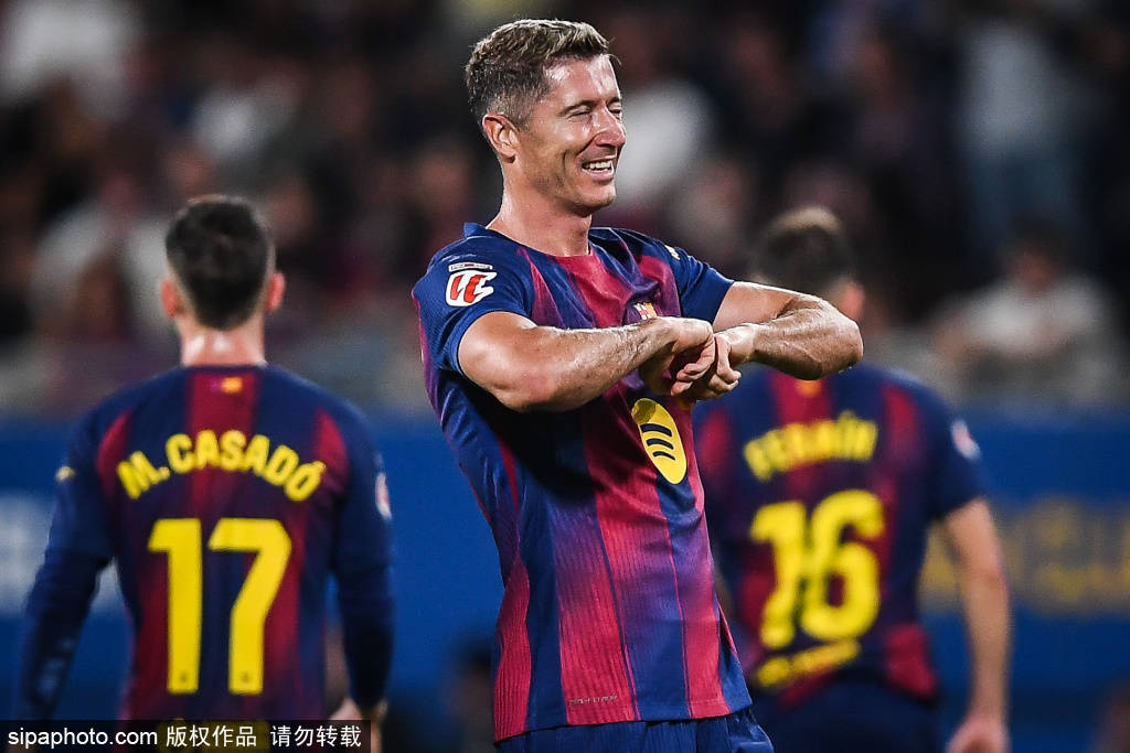 17岁新星首秀助巴萨登顶！弗里克慧眼识珠，‘德罗’未来可期