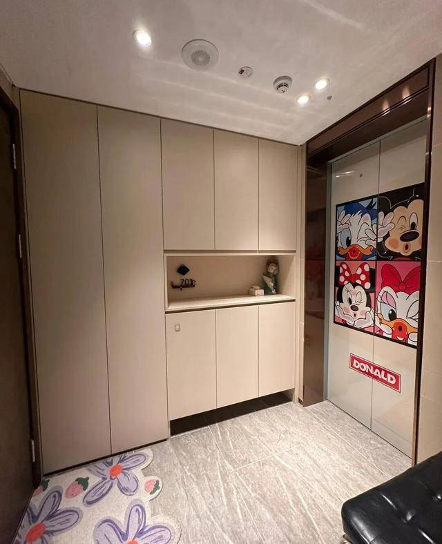 物业“不让门口放鞋子”，门口放鞋柜违法吗？