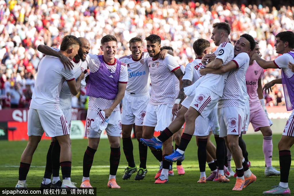 西甲-莱万失点桑切斯点射弑旧主 巴萨1-4塞维让出榜首