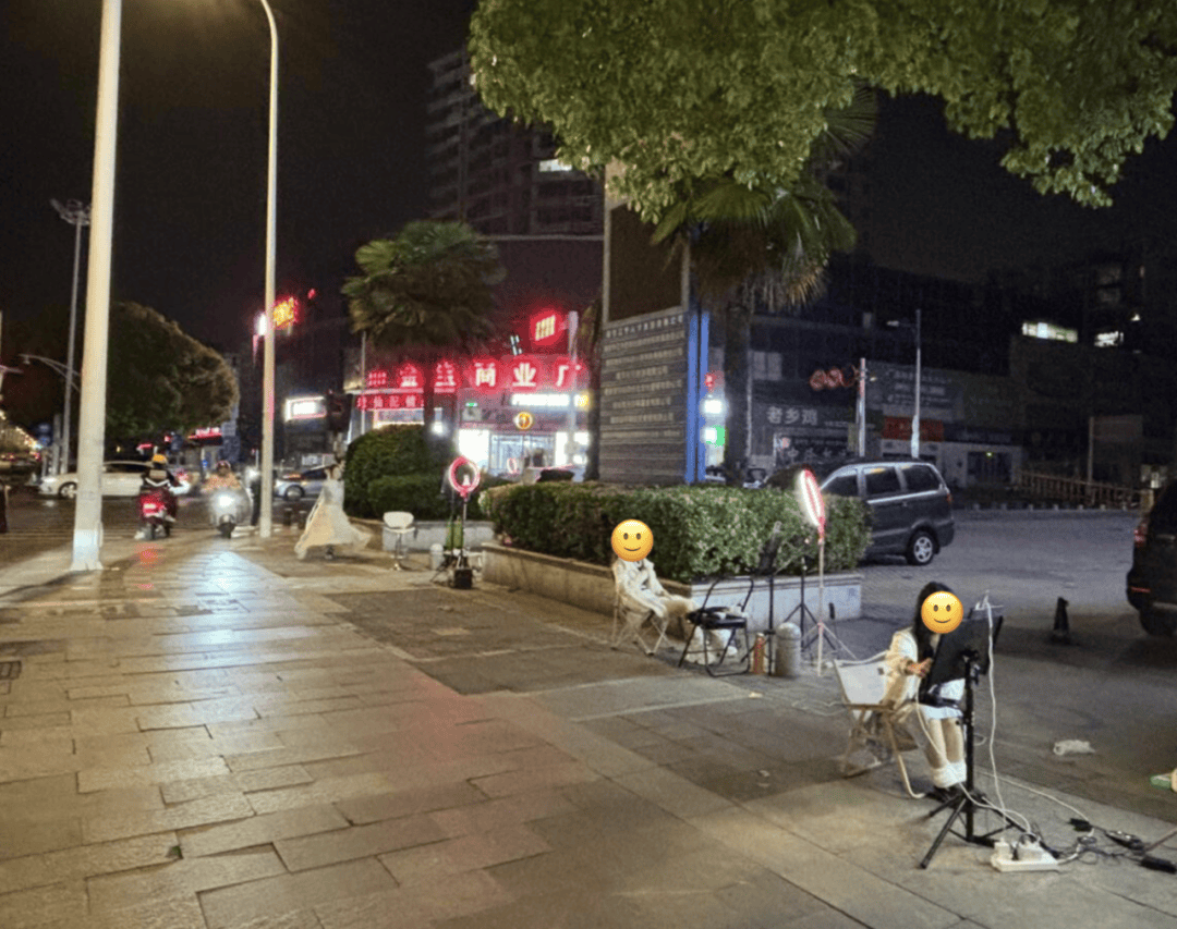 “室友天天在宿舍直播”，这届大学生的隐私无处可藏