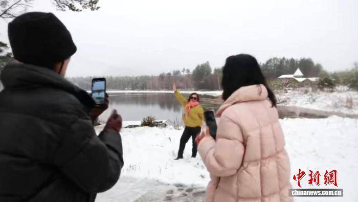 “神州北极”漠河迎今秋首场大雪 开启8个月超长冰雪季
