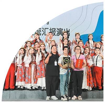 天山南北 文启新篇（砥砺奋进七十载 天山南北谱华章）