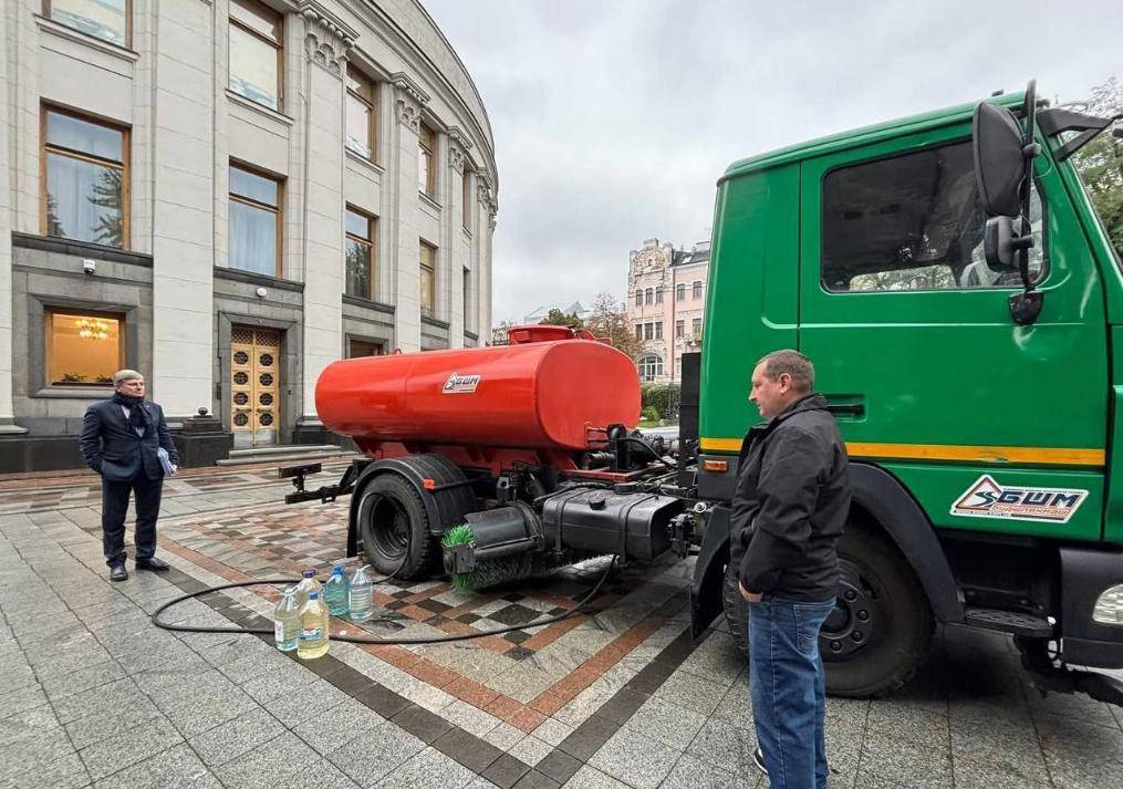 普京下狠手，俄军让乌克兰断水断电一片黑暗，一夜间炸回石器时代