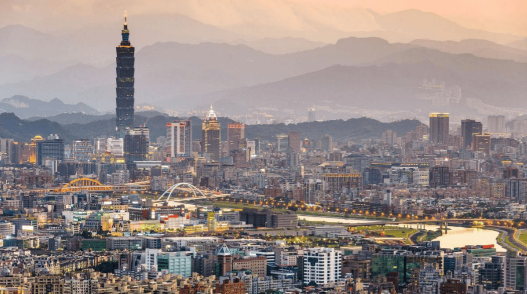 当选国民党主席后，郑丽文连夜喊话民进党：让两岸不再有战火！