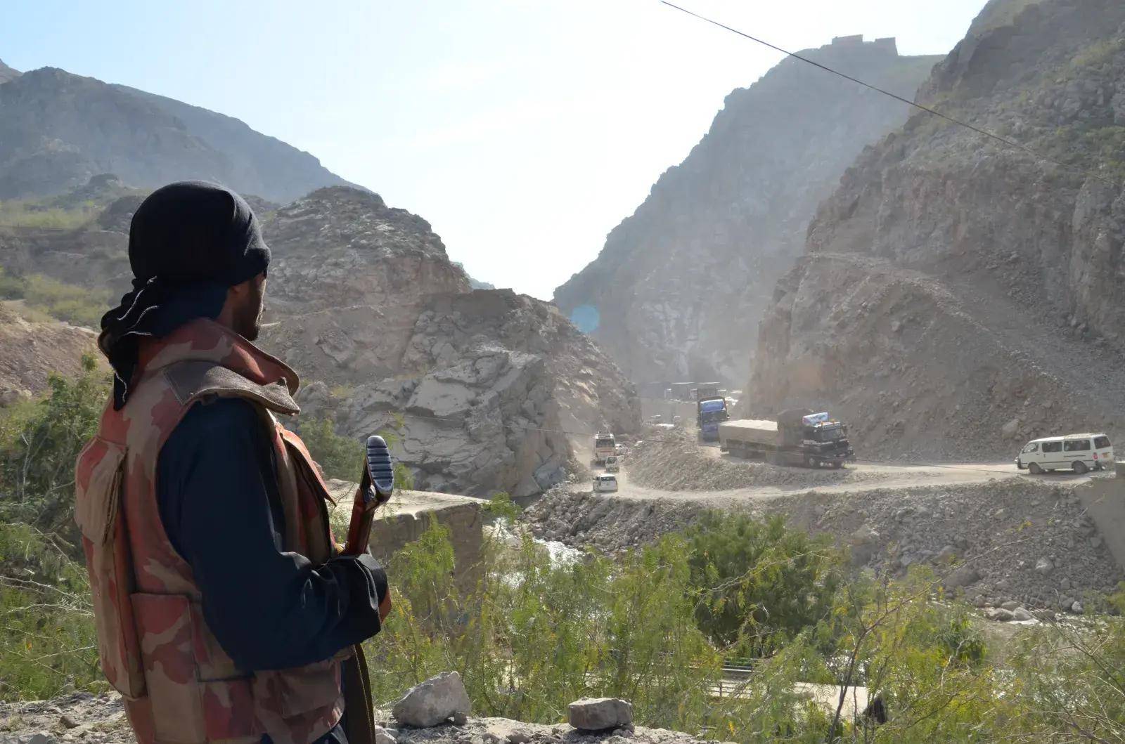 枭龙轰炸首都后，阿富汗光速认怂：打败美军，却被巴铁24小时打服