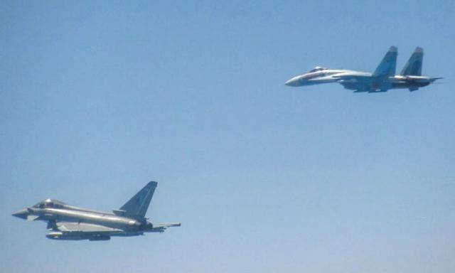 普京拒绝后，特朗普叫停普特会！12国倒戈，泽连斯基决定停火？