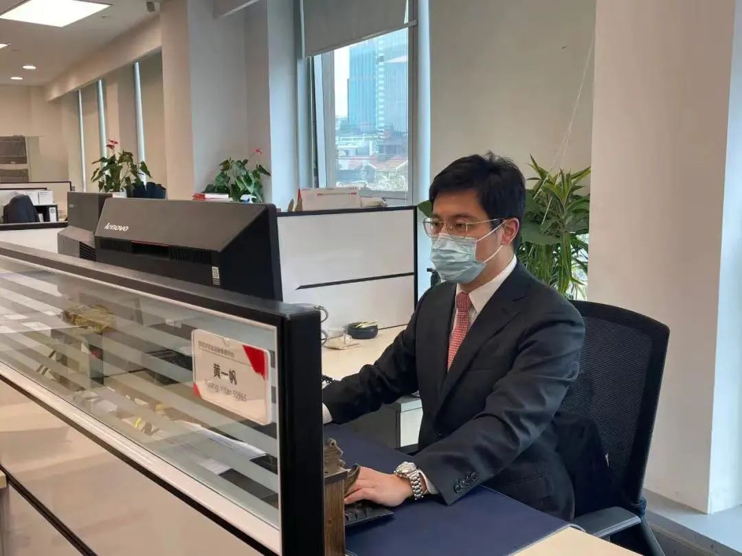证券工作人员(证券工作人员可以看到我的交易记录)