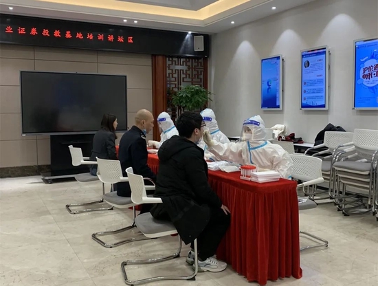 证券工作人员(证券工作人员家属可以炒股吗)